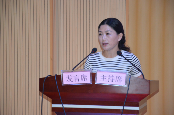 铜仁广播电视大学田海燕校长代表分校作经验介绍和表态发言