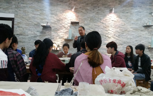 图一 岳振大师的公开课教学现场